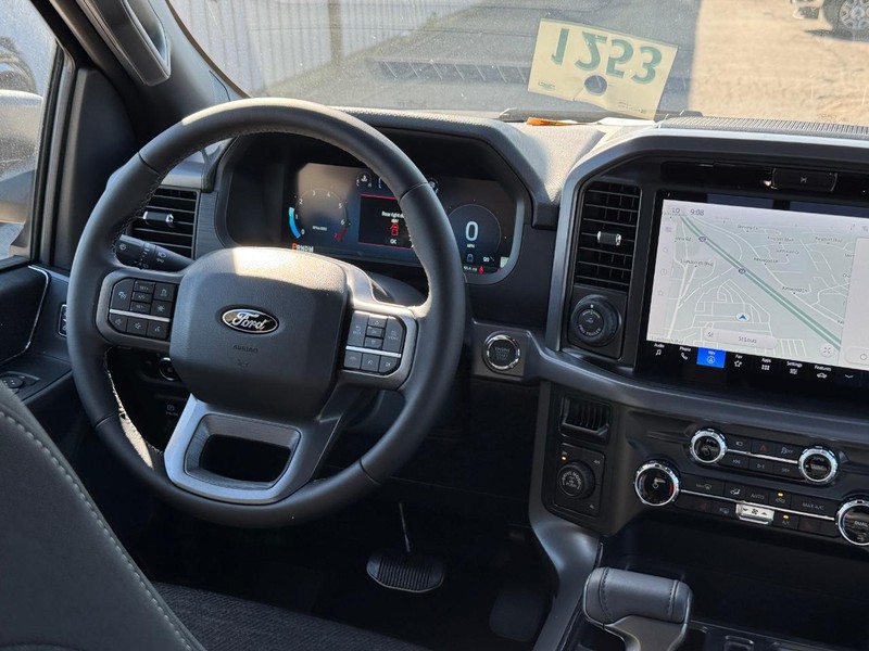 Ford F-150 Vehicle Full-screen Gallery Image 15