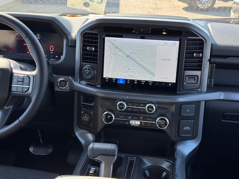 Ford F-150 Vehicle Full-screen Gallery Image 16