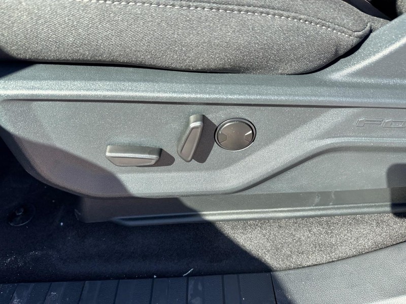 Ford F-150 Vehicle Full-screen Gallery Image 18