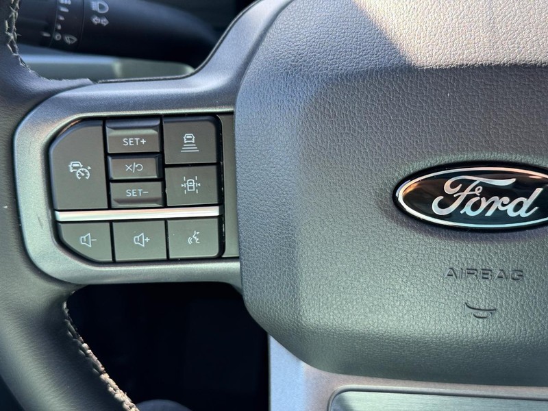 Ford F-150 Vehicle Full-screen Gallery Image 21