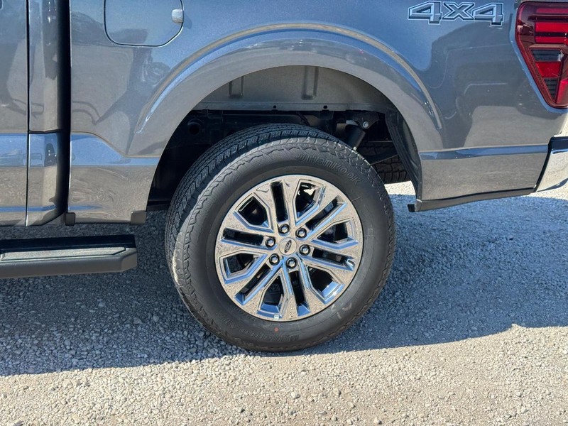 Ford F-150 Vehicle Full-screen Gallery Image 11