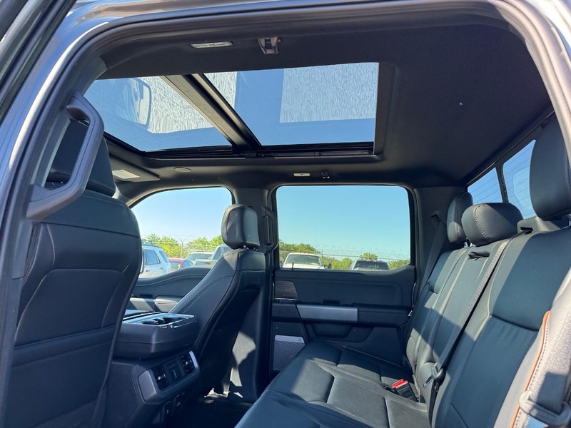Ford F-150 Vehicle Full-screen Gallery Image 12
