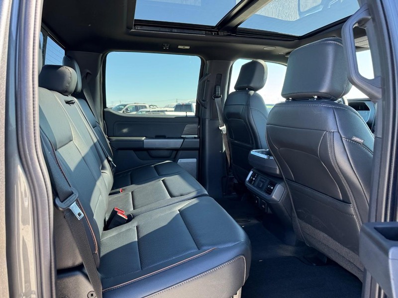 Ford F-150 Vehicle Full-screen Gallery Image 13