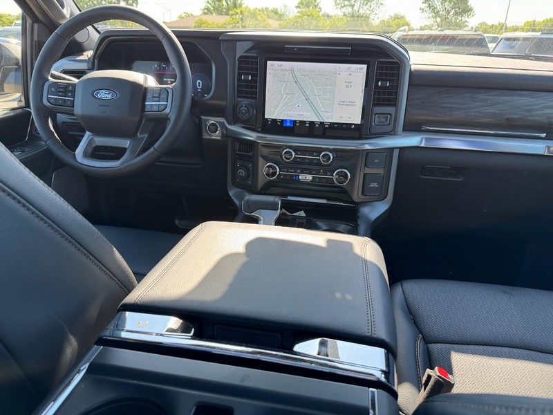 Ford F-150 Vehicle Full-screen Gallery Image 14