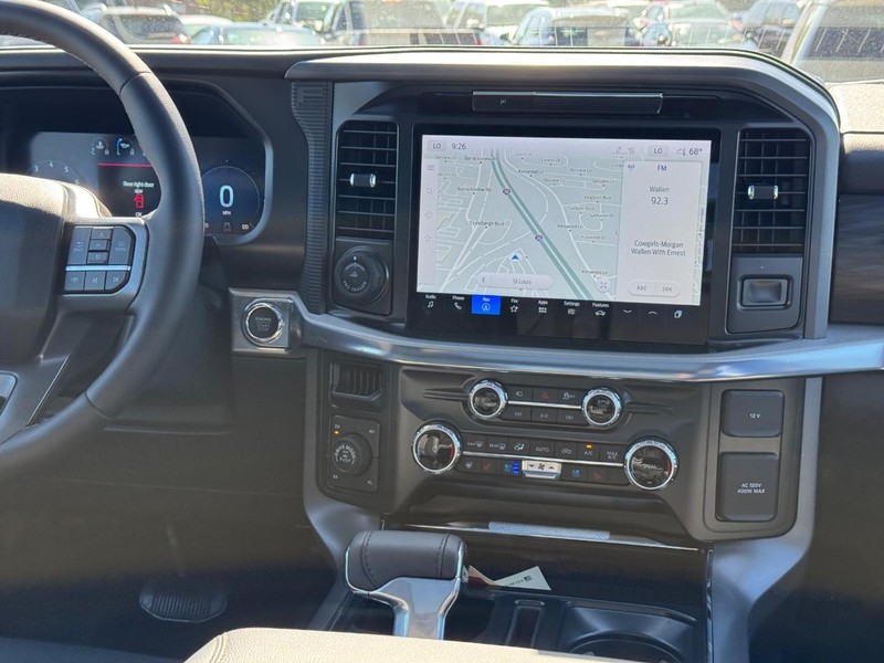 Ford F-150 Vehicle Full-screen Gallery Image 16