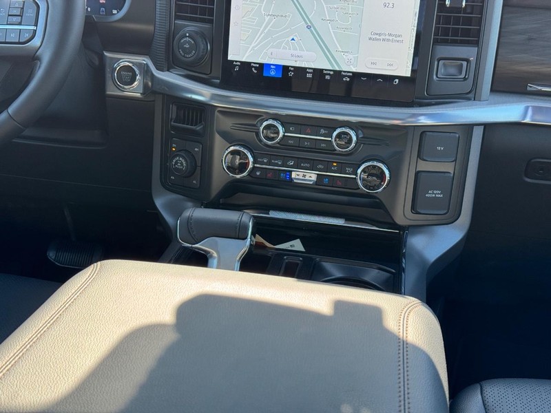 Ford F-150 Vehicle Full-screen Gallery Image 17