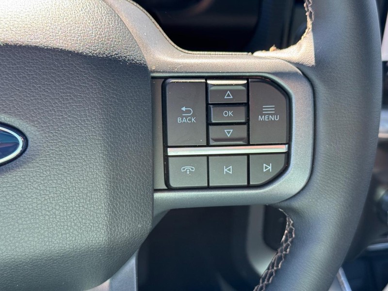 Ford F-150 Vehicle Full-screen Gallery Image 23