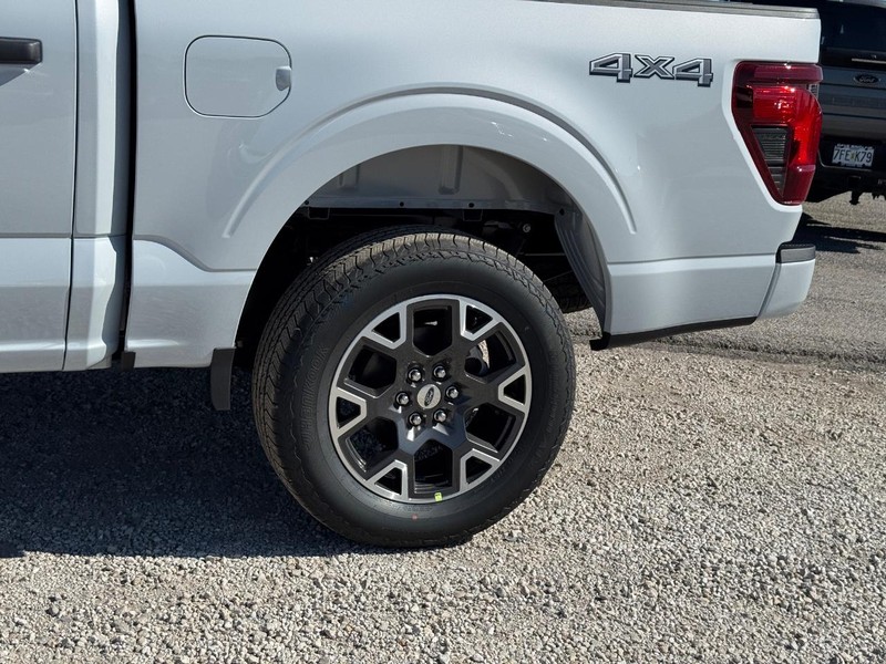 Ford F-150 Vehicle Full-screen Gallery Image 11