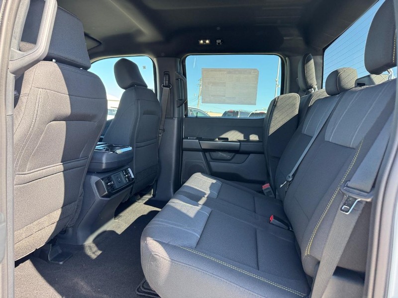 Ford F-150 Vehicle Full-screen Gallery Image 12