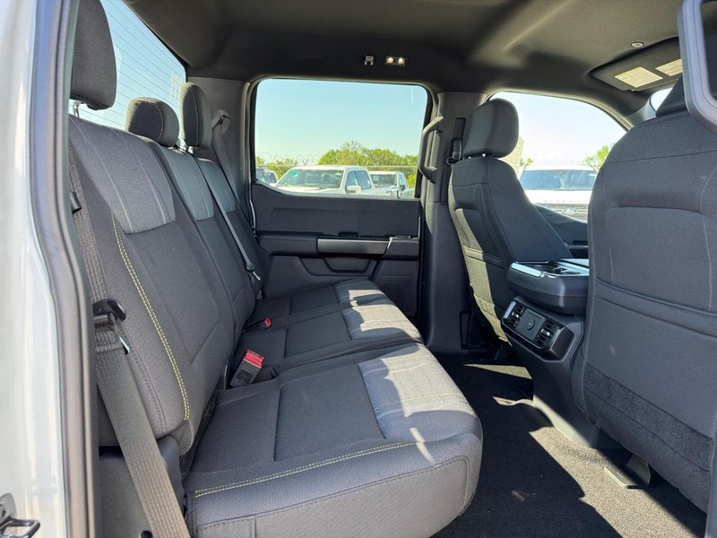 Ford F-150 Vehicle Full-screen Gallery Image 13