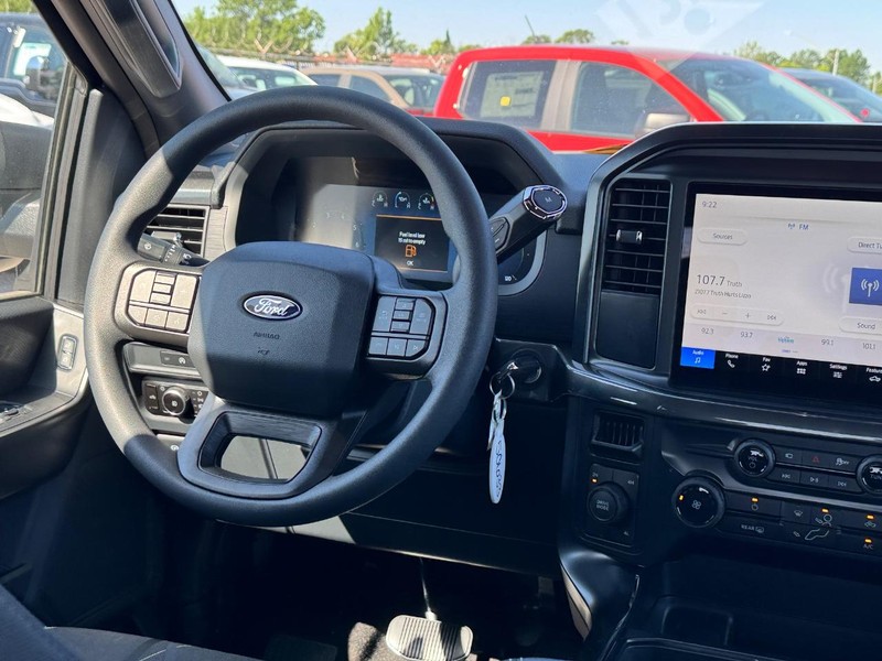 Ford F-150 Vehicle Full-screen Gallery Image 15