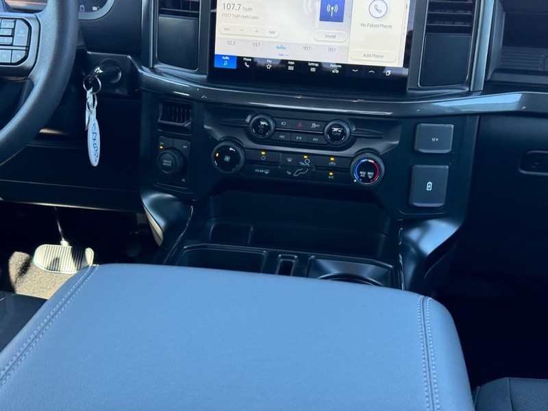 Ford F-150 Vehicle Full-screen Gallery Image 17