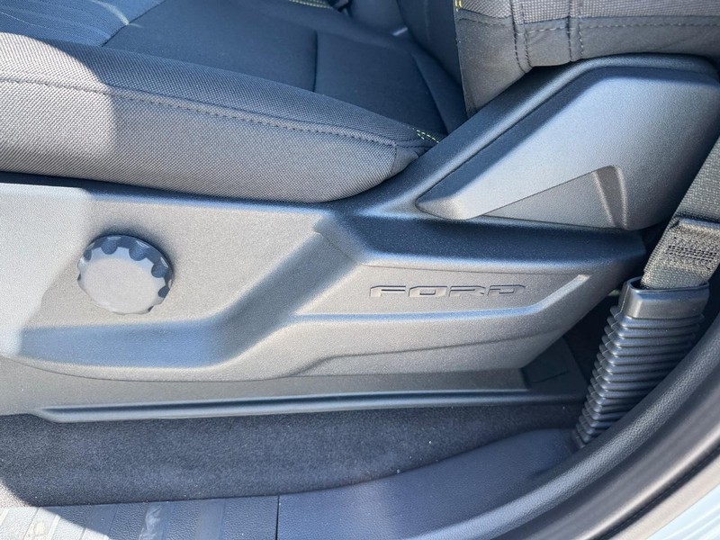 Ford F-150 Vehicle Full-screen Gallery Image 18