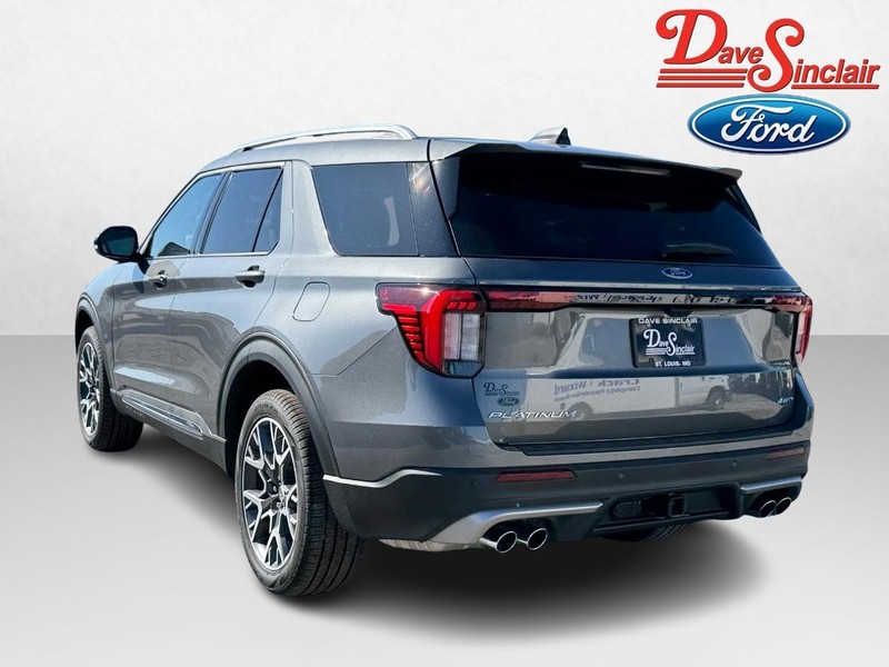 Ford Explorer Vehicle Full-screen Gallery Image 09