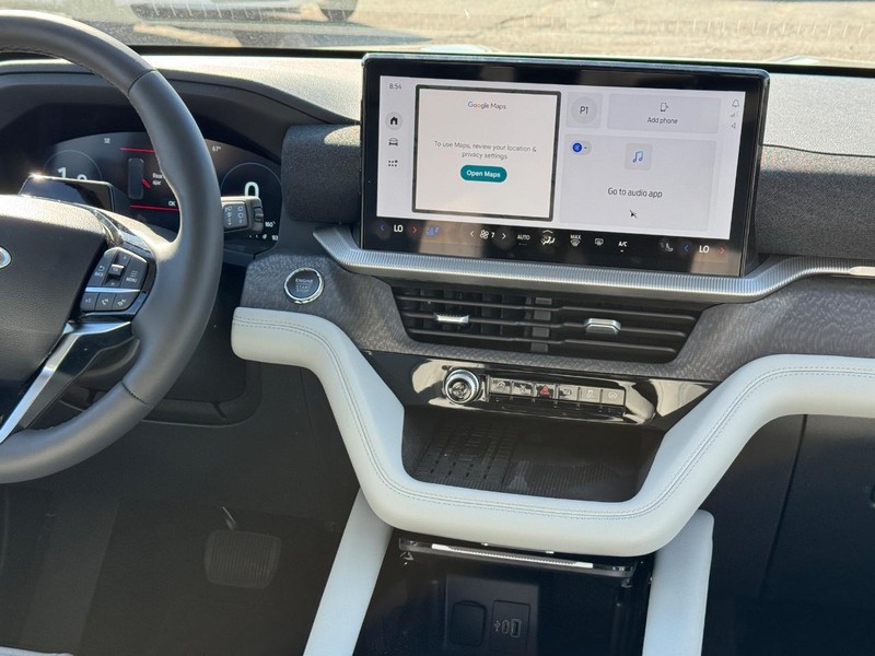 Ford Explorer Vehicle Full-screen Gallery Image 19