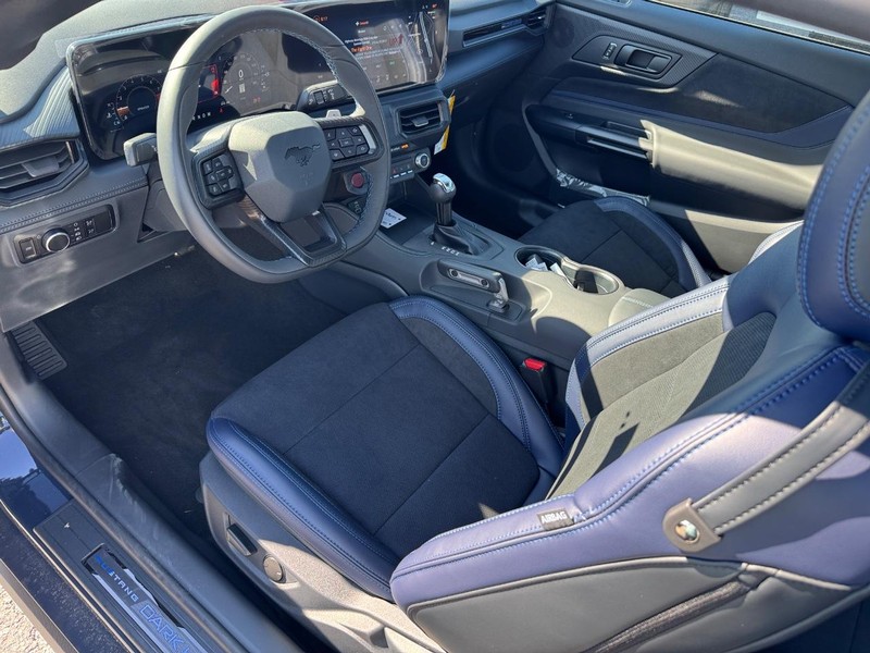 Ford Mustang Vehicle Full-screen Gallery Image 13