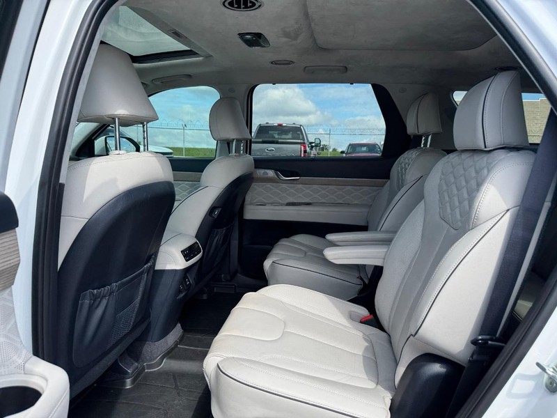 Hyundai Palisade Vehicle Full-screen Gallery Image 12