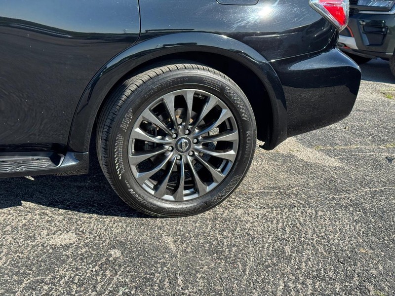 Nissan Armada Vehicle Full-screen Gallery Image 11