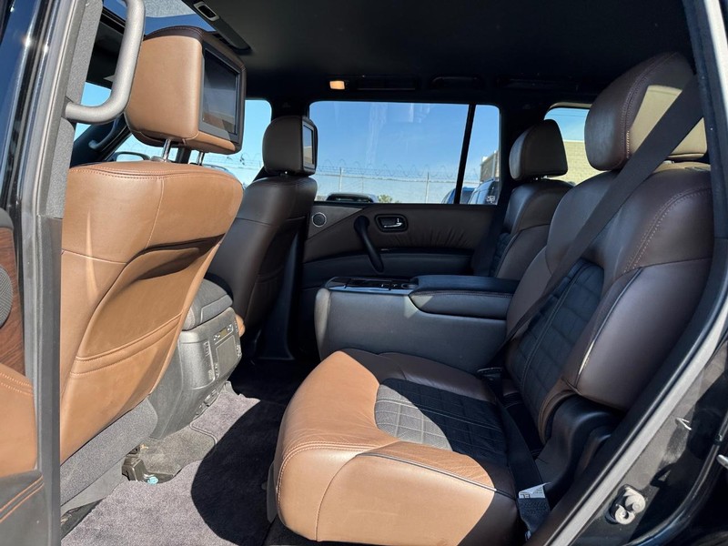 Nissan Armada Vehicle Full-screen Gallery Image 12