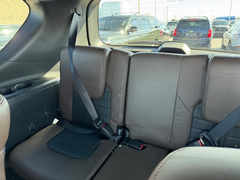 Nissan Armada Vehicle Full-screen Gallery Image 16