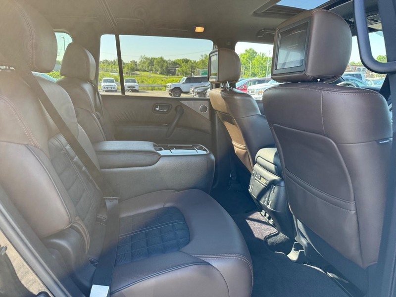 Nissan Armada Vehicle Full-screen Gallery Image 17