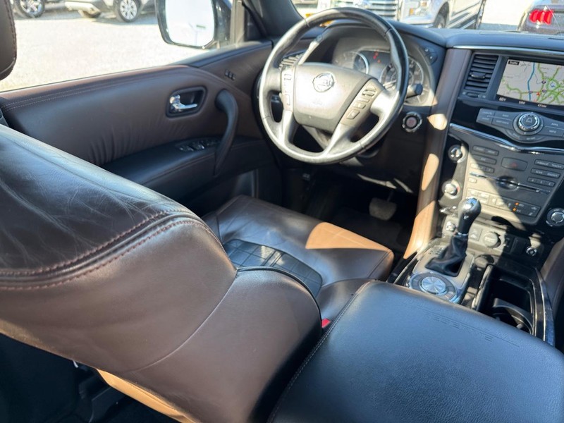 Nissan Armada Vehicle Full-screen Gallery Image 18