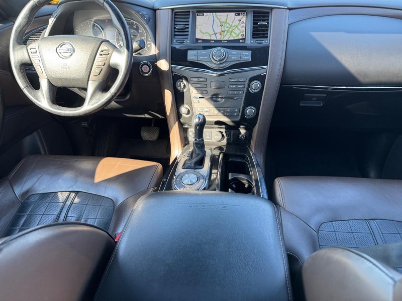 Nissan Armada Vehicle Full-screen Gallery Image 19
