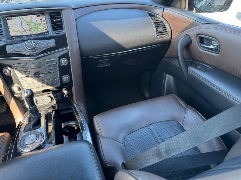 Nissan Armada Vehicle Full-screen Gallery Image 20