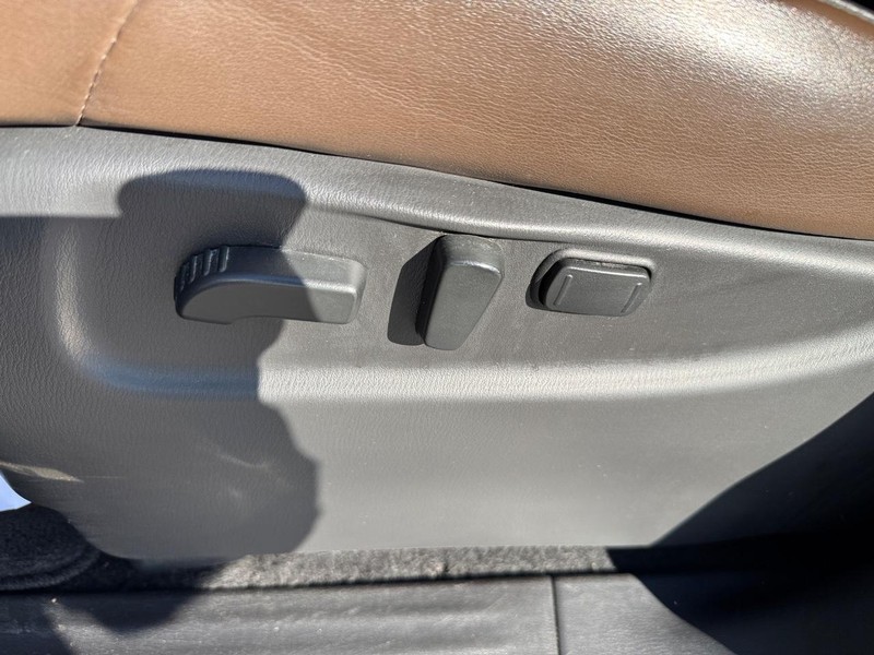 Nissan Armada Vehicle Full-screen Gallery Image 21