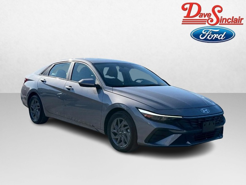 Hyundai Elantra Vehicle Full-screen Gallery Image 04