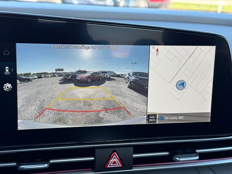 Hyundai Elantra Vehicle Full-screen Gallery Image 22