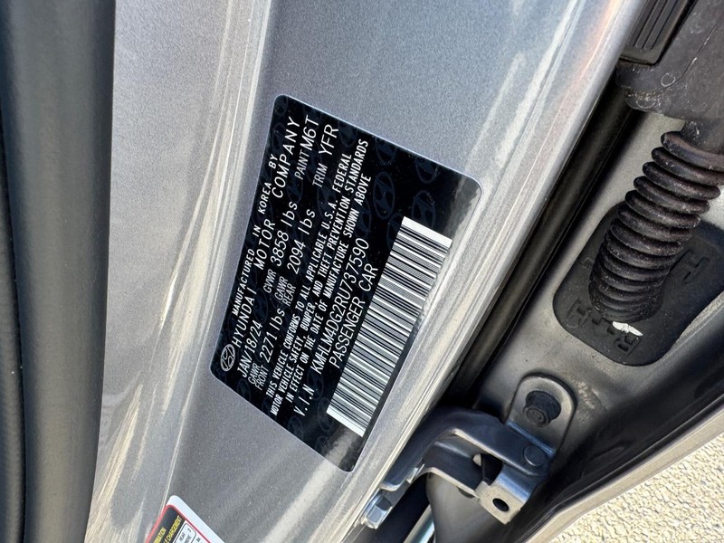 Hyundai Elantra Vehicle Full-screen Gallery Image 24