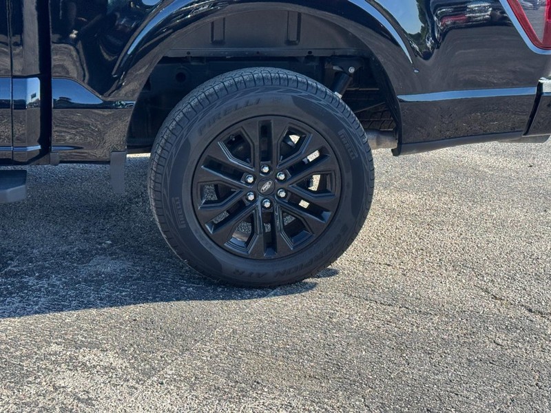 Ford F-150 Vehicle Full-screen Gallery Image 11