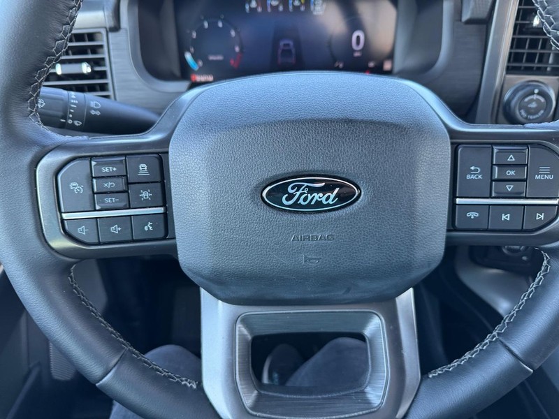 Ford F-150 Vehicle Full-screen Gallery Image 18