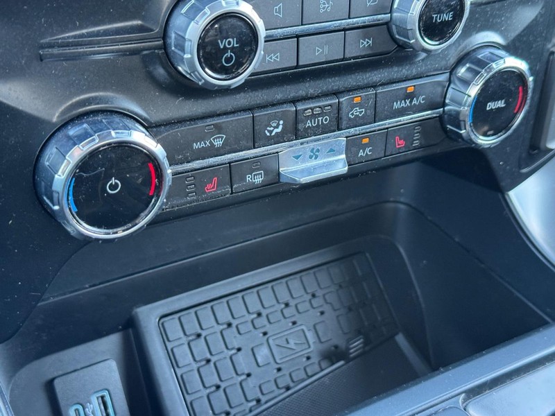 Ford F-150 Vehicle Full-screen Gallery Image 21