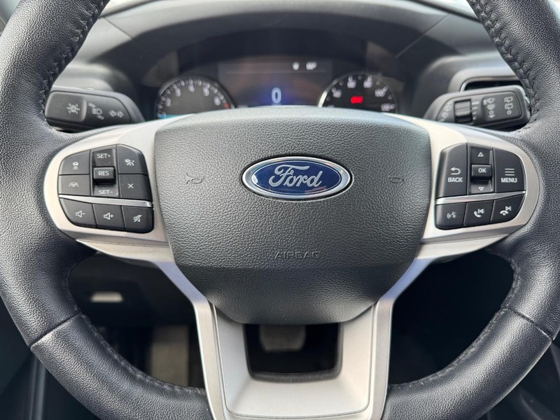 Ford Explorer Vehicle Full-screen Gallery Image 19