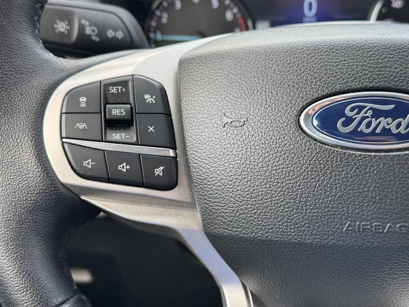 Ford Explorer Vehicle Full-screen Gallery Image 20