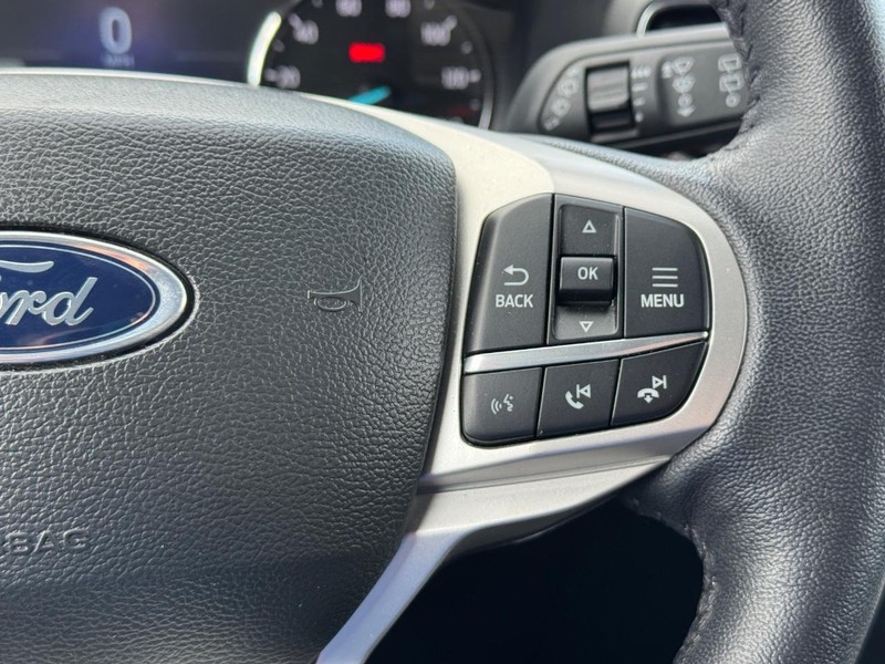 Ford Explorer Vehicle Full-screen Gallery Image 21
