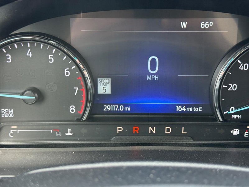 Ford Explorer Vehicle Full-screen Gallery Image 25