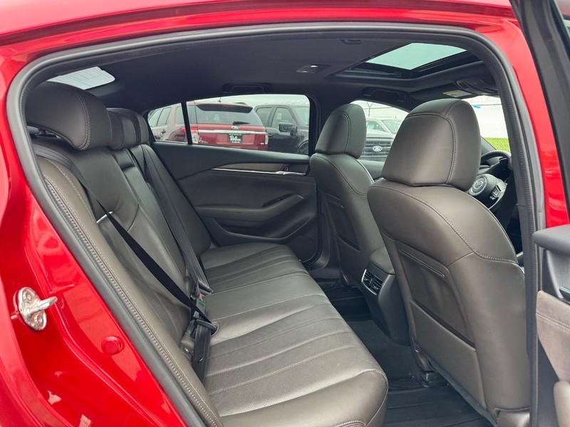 Mazda MAZDA6 Vehicle Full-screen Gallery Image 14