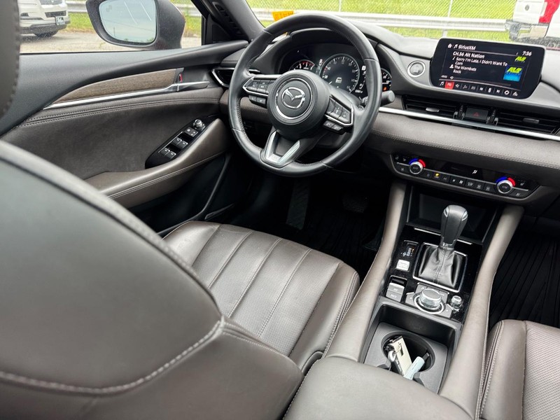 Mazda MAZDA6 Vehicle Full-screen Gallery Image 15