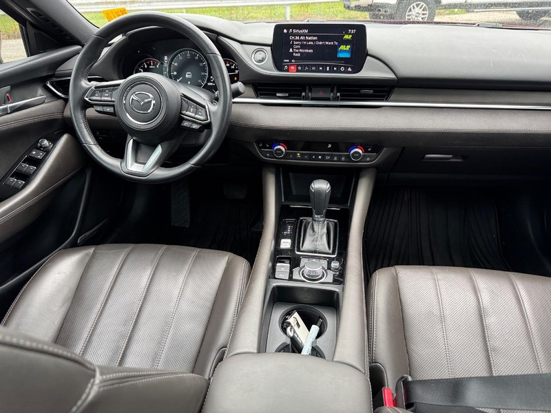 Mazda MAZDA6 Vehicle Full-screen Gallery Image 16