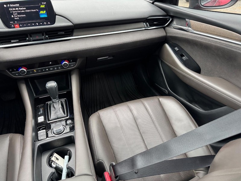 Mazda MAZDA6 Vehicle Full-screen Gallery Image 17