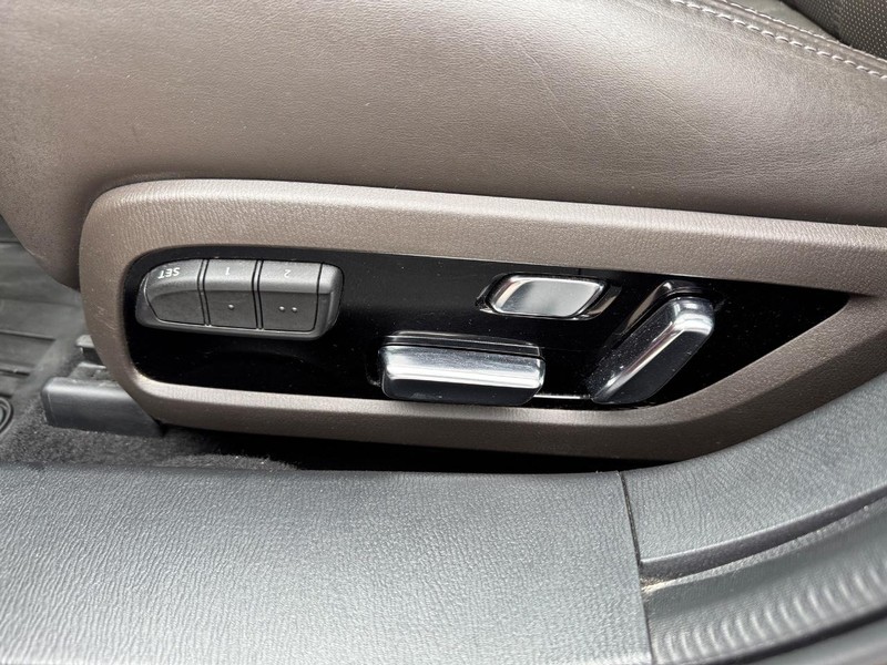 Mazda MAZDA6 Vehicle Full-screen Gallery Image 19