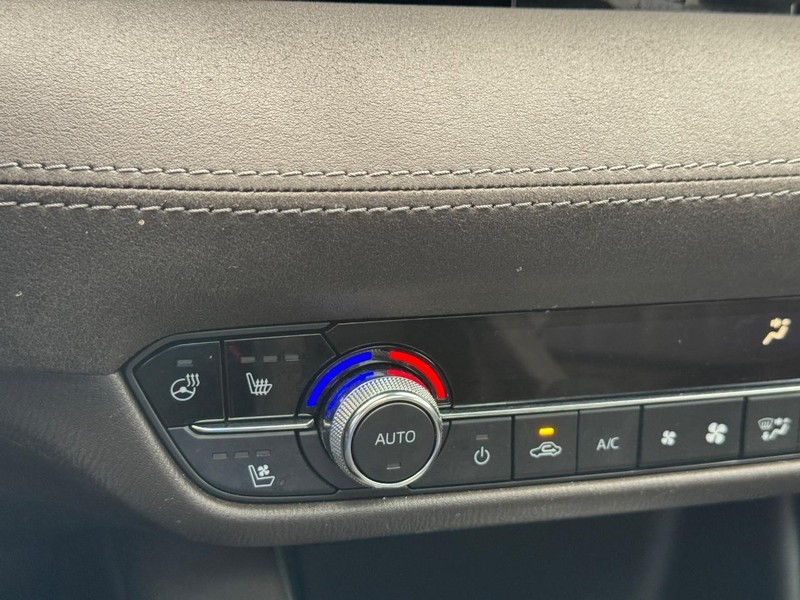 Mazda MAZDA6 Vehicle Full-screen Gallery Image 24