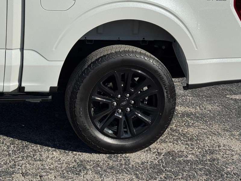 Ford F-150 Vehicle Full-screen Gallery Image 11