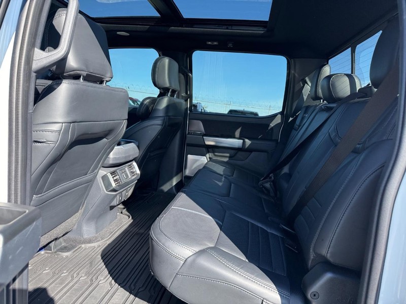 Ford F-150 Vehicle Full-screen Gallery Image 12