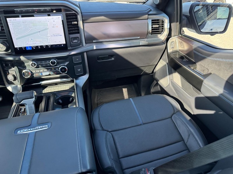 Ford F-150 Vehicle Full-screen Gallery Image 17