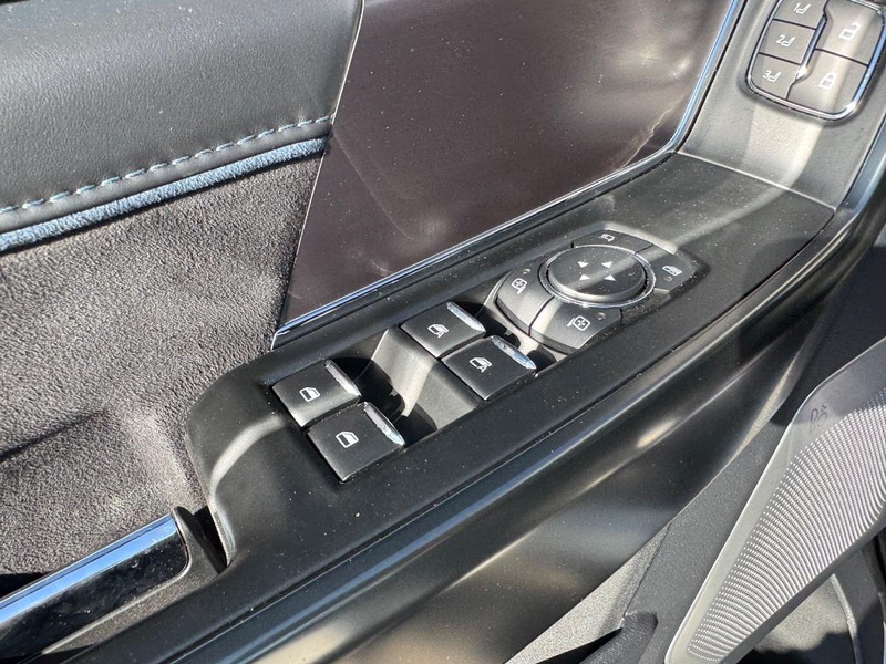 Ford F-150 Vehicle Full-screen Gallery Image 19
