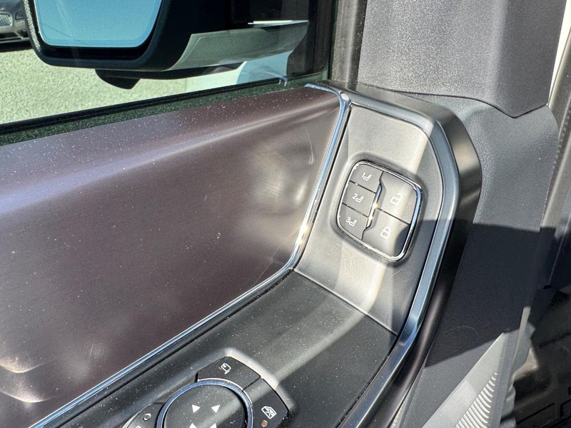 Ford F-150 Vehicle Full-screen Gallery Image 20